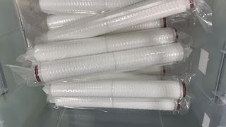 Cartouche filtrante à haut débit en PET tout polyester série PBT pour une filtration de précision avec une température élevée de 120 °C