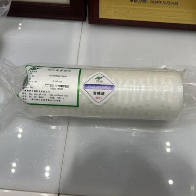 Cartouche filtrante plissée série 83 avec diamètre 80 mm et capacité de débit 120 L/min pour filtration 0,05 µm